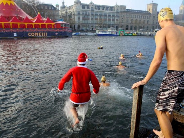 «Samichlausschwimmen» – eine Zürcher Tradition